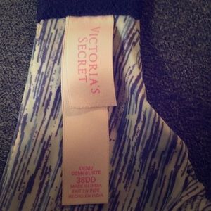 EUC Sz 38DD Victoria’s Secret T-shirt Demi Bra
